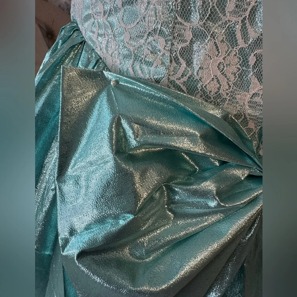 Vintage 80s metallic lamé and lace tiered Bo Peep prom dress, size 8 - Picture 5 of 13